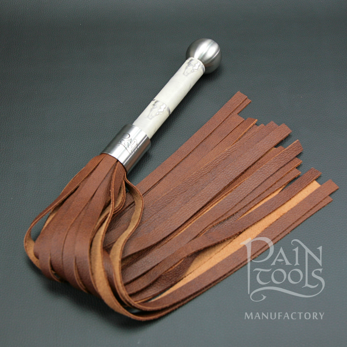 Gentle_Giant_M15_chestnut_brown_-_white_Taurus.png