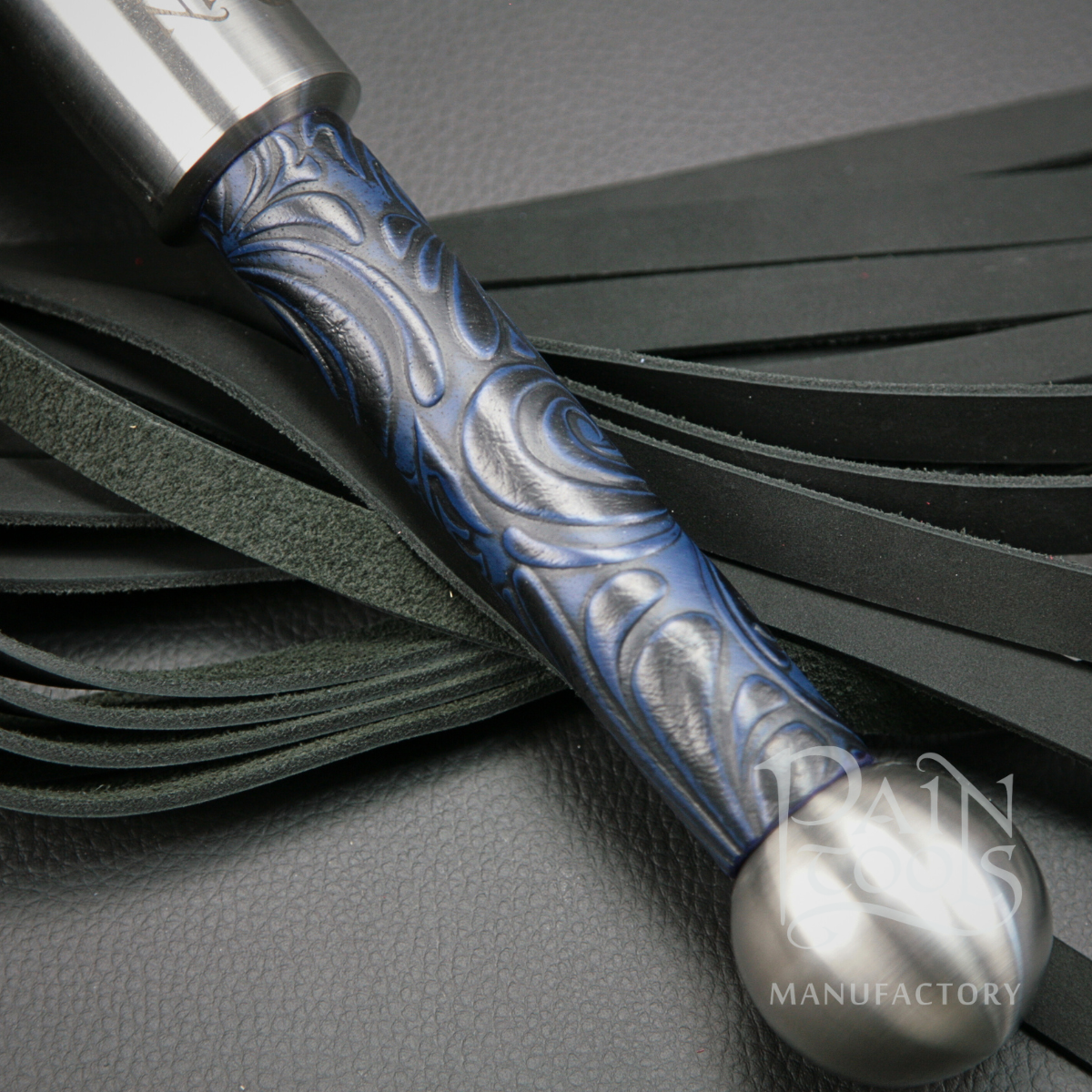 taurus_xtra_strong_M15_-_black-and-blue_floral_ornamente.png