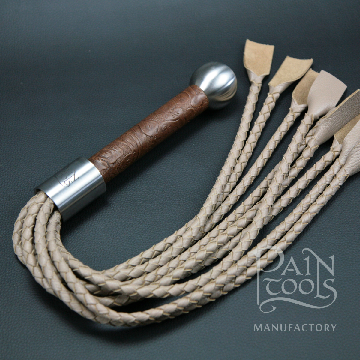 Hirschleder_Flogger_M10_4plait_beige-brown-antik.png