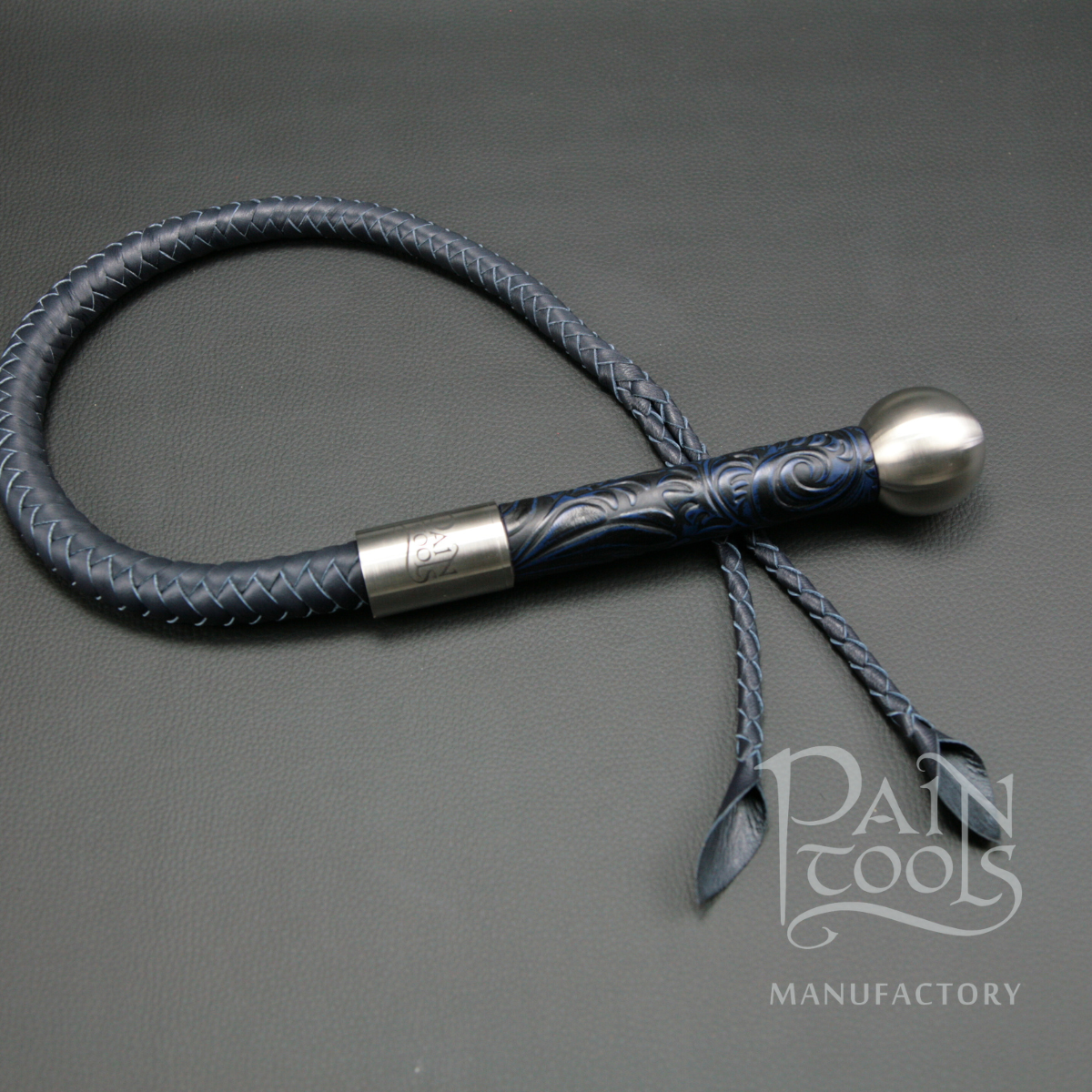 Single_Tail_S100_Viper_blackblue_ornament.png