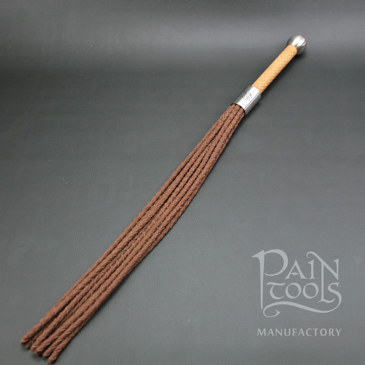Taurus_strong_XS8_4plait_brown_antik-vintage_Rinderflogger.png